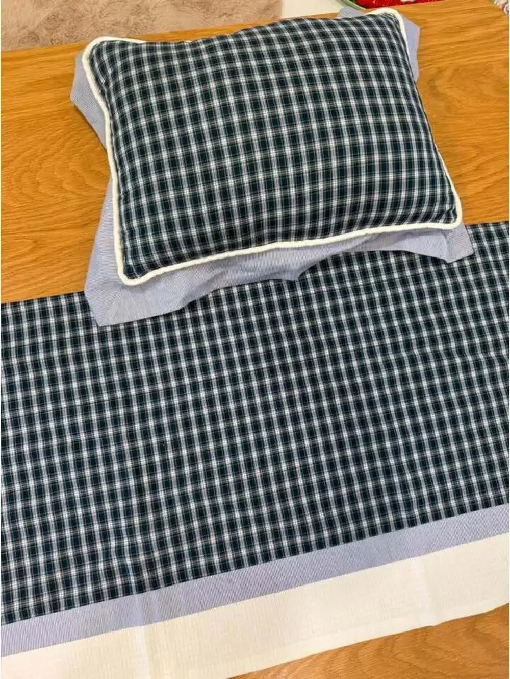 Bébé Chic Plaid Set of pillow and valance